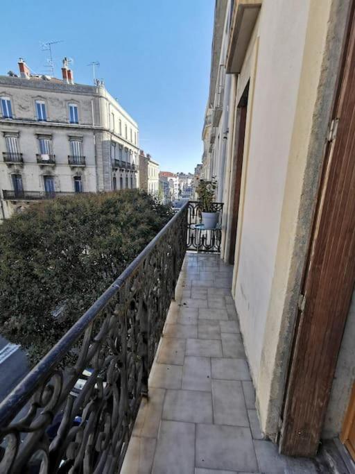 Charmant T2 Atypique, Renove, Confortable Beziers Bagian luar foto
